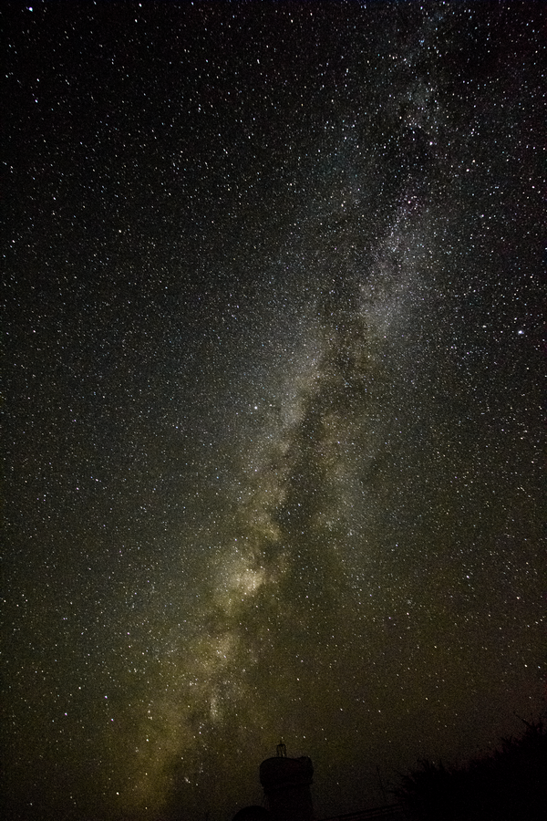 Milky Way Isla de la Palma behind observatory (click for animation)
