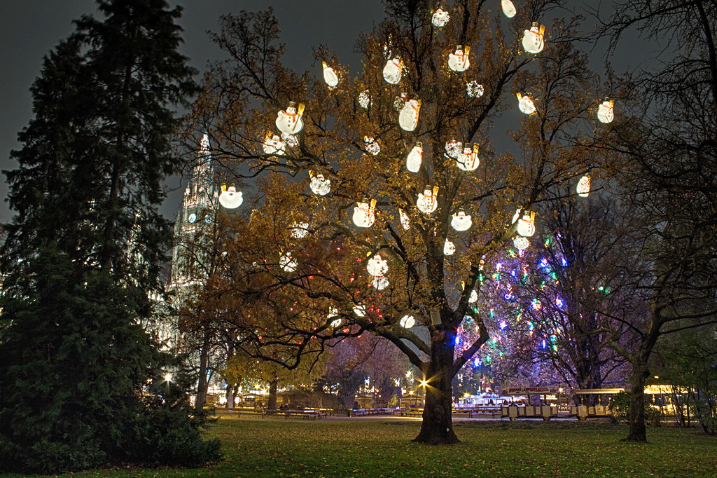 Leuchtende Schneem&auml;nner